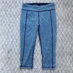 Sweaty Betty Leggings Size Large Black Blue Stripe Chandrasana Reversible Crop